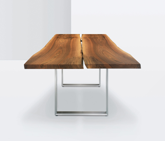AUTHENTIC Table | Dining tables | Girsberger