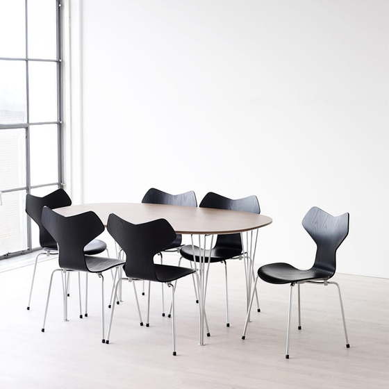 Rectangular | Dining table | B637 | Black laminate | Chrome span legs | Tavoli pranzo | Fritz Hansen