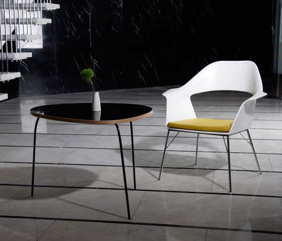 Brno lounge chair | Sessel | AMOS DESIGN
