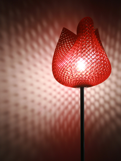 Tulip.MGX – Table Lamp | Lámparas de sobremesa | .MGX by Materialise