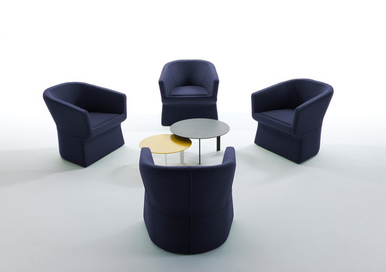 Fedele armchair & pouf | Armchairs | viccarbe