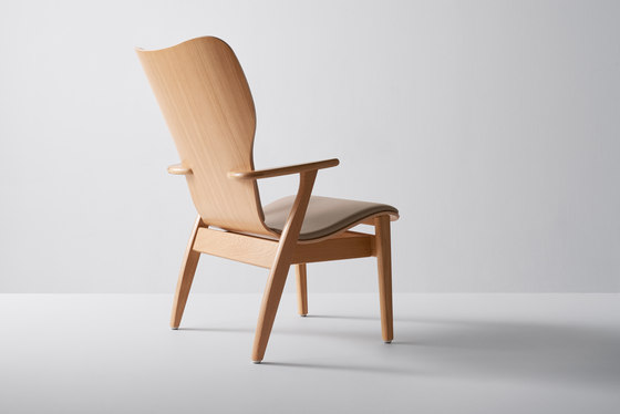Domus Lounge Chair | Poltrone | Artek