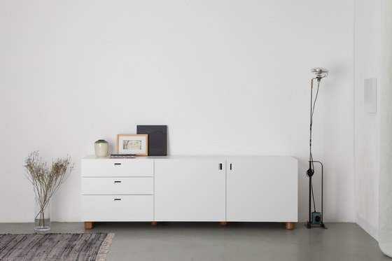 Satellite cabinets on feet | Sideboards / Kommoden | Quodes