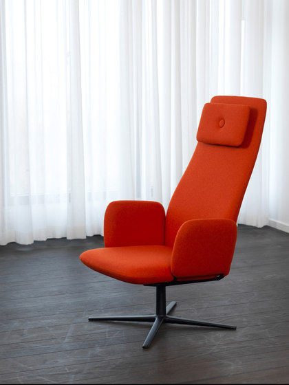 Dundra Chair S71A Upholstered Armchair | Armchairs | Blå Station
