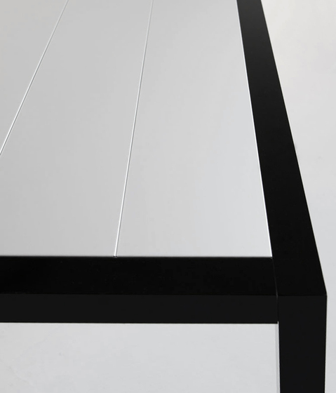 Lamola Aluminium | Esstische | Richard Ábedu