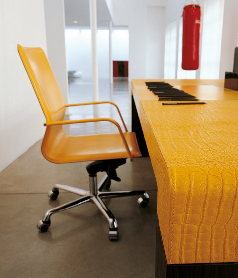 Lybra Chair | Chairs | Enrico Pellizzoni