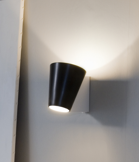 LIEKKI black | Wall lights | LND Design