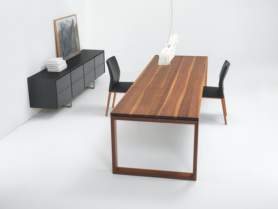 ANDRA Extendable solid wood table | Dining tables | Girsberger