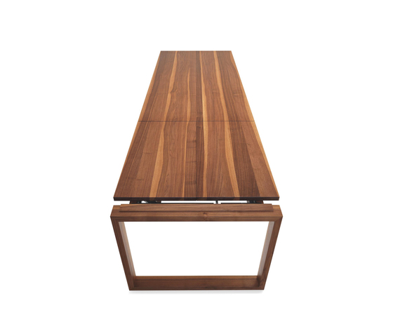 ANDRA Extendable solid wood table | Tables de repas | Girsberger