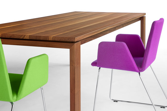 ANDRA Extendable solid wood table | Tables de repas | Girsberger