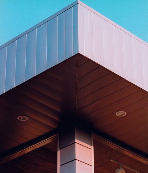 Exterior Wide Panel Metal Ceiling | Systèmes de façade | Hunter Douglas