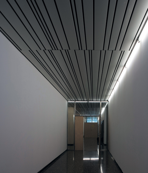 Metal Ceiling Multi-Panel | Plafonds suspendus | Hunter Douglas