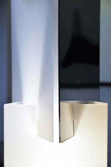 Infini H451 floor lamp | Lámparas de pie | Dix Heures Dix