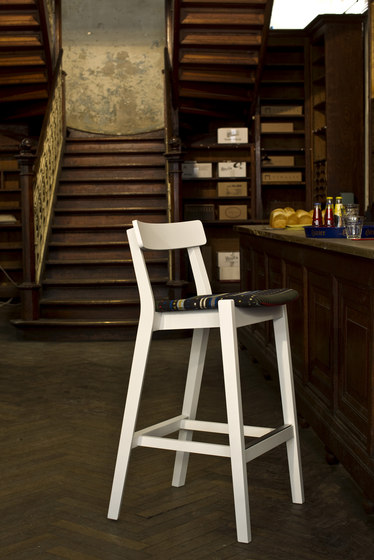 Frame 06 | Bar stools | Very Wood