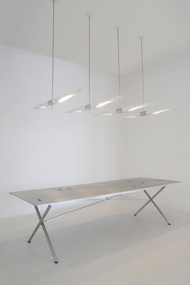 Hennen Mobile No 430 | Lampade sospensione | David Weeks Studio