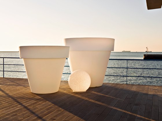 Vas-Three Light | Outdoor lighting | Serralunga