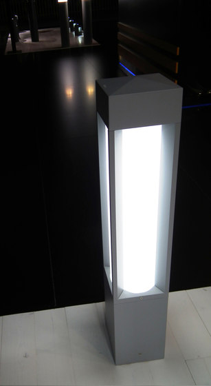 Quadrio 180 full light - with opalescent diffuser | Bollard lights | Arcluce