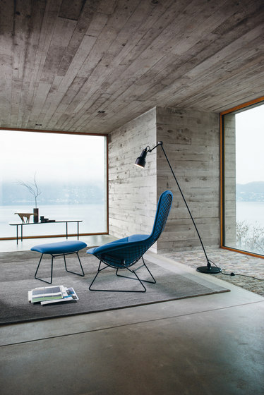 Bertoia Asymmetric Chaise | Chaise longues | Knoll International