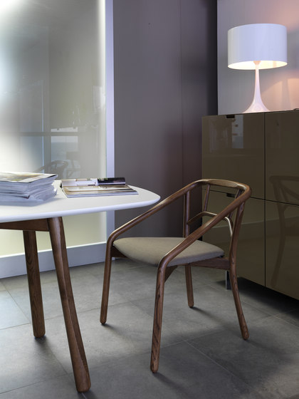 Marnie Armlehnstuhl | Stühle | ALMA Design
