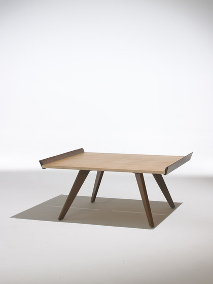 Nakashima Splay-Leg Table a | Mesas de centro | Knoll International