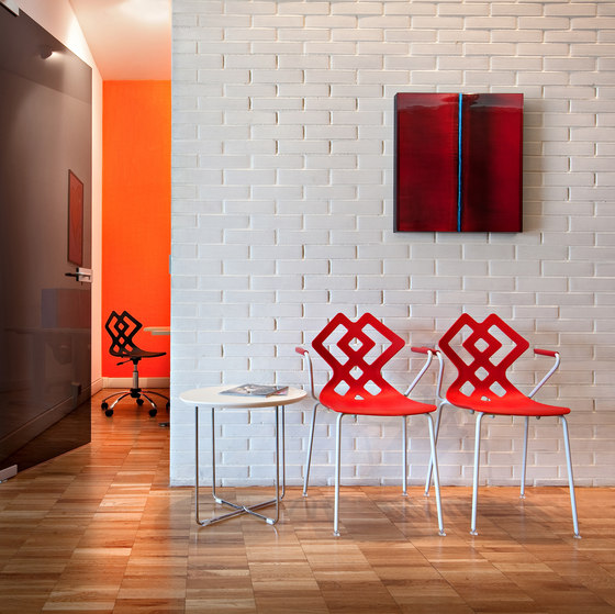 Zahira Armlehnstuhl | Stühle | ALMA Design