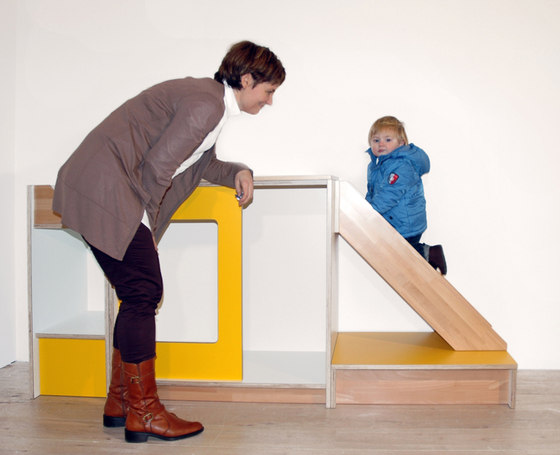Raumstation Treppe | Kids storage furniture | De Breuyn