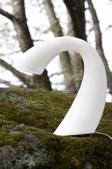 Swan Table lamp | Lámparas de sobremesa | Studio Eero Aarnio