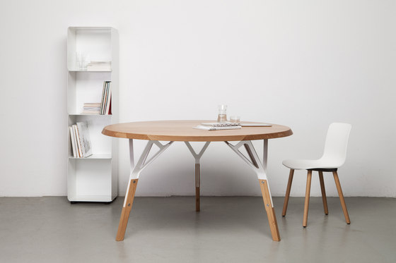 Stammtisch round table, solid wood top, stained in black | Esstische | Quodes