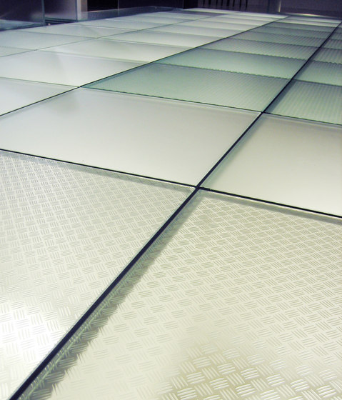CriSamar® STEP Aluminium-X | Glass panels | Sevasa
