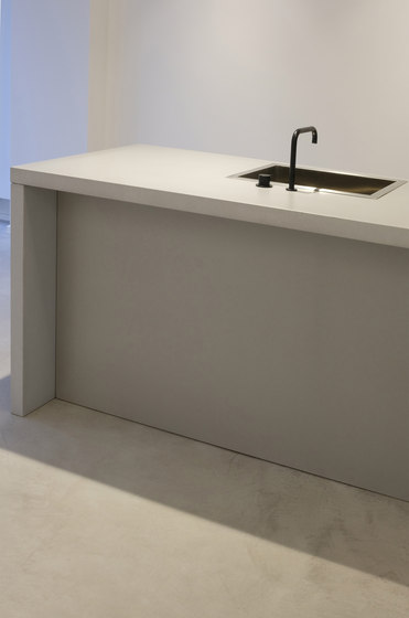 Küchenarbeitsplatte aus Beton | Panneaux de béton | OGGI Beton