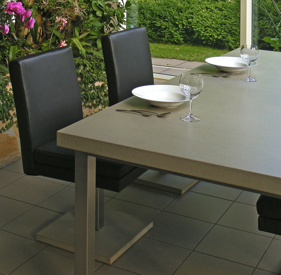 Dining Table Concrete table top | Dining tables | OGGI Beton