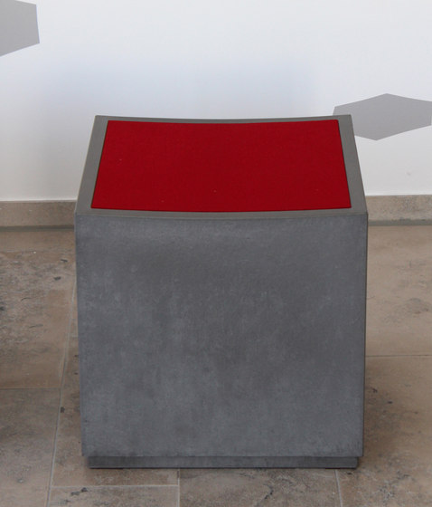 Concrete seating cube | Tabourets | OGGI Beton