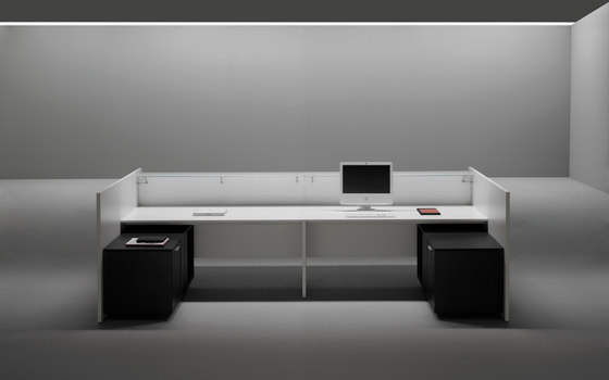 V30 | Desks | Forma 5