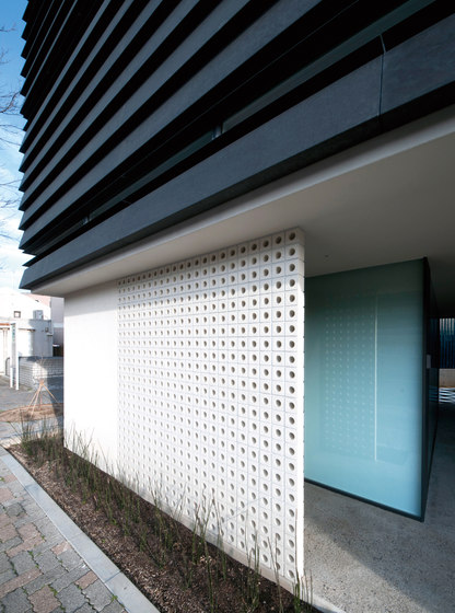 Porous block 100 in-situ | Systèmes de façade | Kenzan