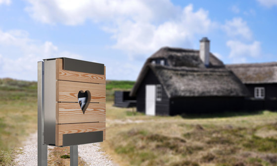 Glasnost.Wood.Larch Mailbox | Mailboxes | keilbach