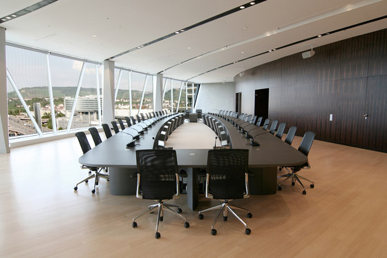 C3 Customized conference table system | Tables collectivités | Holzmedia