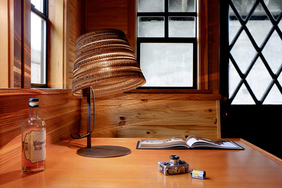 Tilt Natural table lamp | Lámparas de sobremesa | Graypants