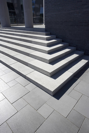 Belpasso Premio Castano brillant, shading | Concrete / cement flooring | Metten