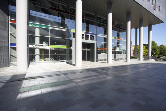 Belpasso Premio Oceano brillant, shading | Concrete / cement flooring | Metten