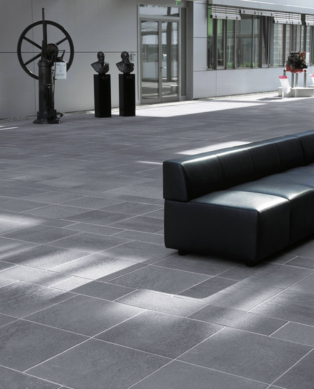 Umbriano Granite grey white, grained | Pannelli cemento | Metten