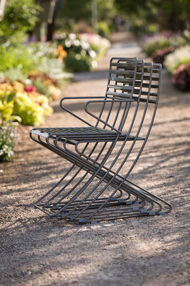 Parc Centre Chair with arms | Chairs | Landscape Forms