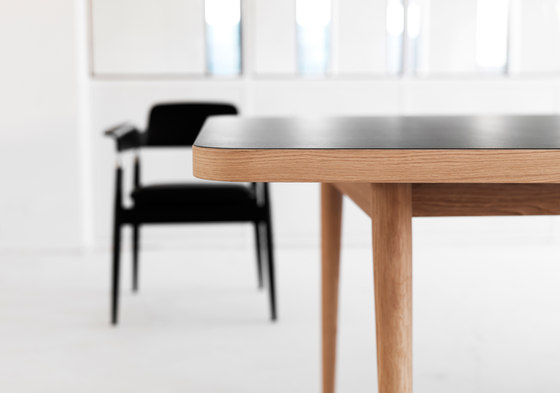 FORUM meeting table | Objekttische | Brodrene Andersen