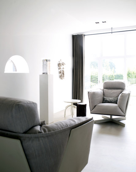 HEIT armchair with stool | Fauteuils | Piet Boon