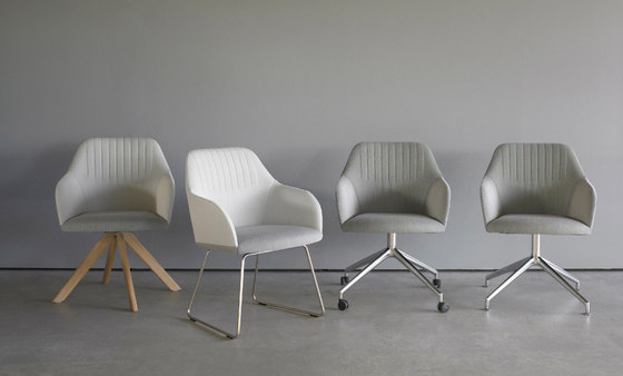 Ease H | Chaises | Arco