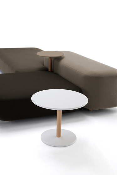 Common table low | Couchtische | viccarbe