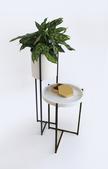 Oliver Marble Tray Side Table Brass | Tavolini alti | Evie Group