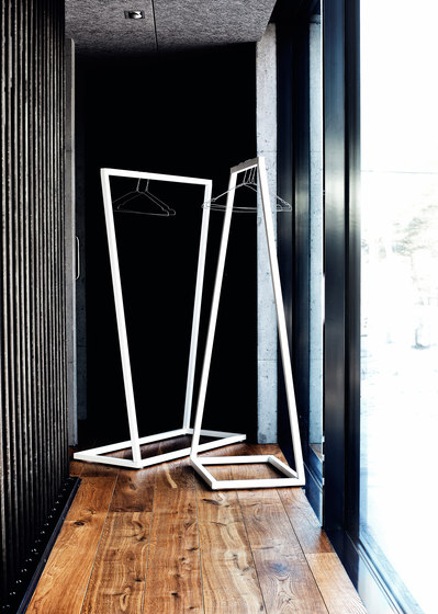 Lume coat rack small | Garderoben | BEdesign
