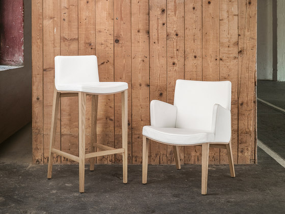Moritz Armchair | Chairs | TON A.S.