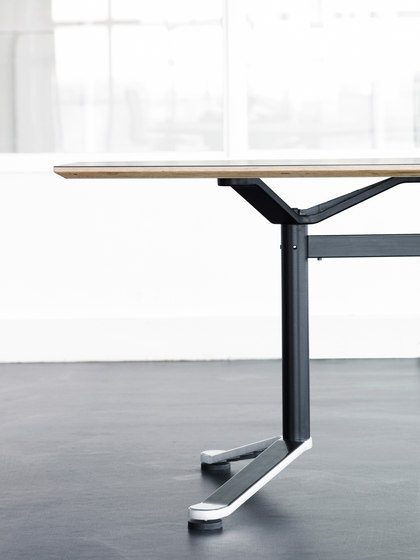 Butterfly table | Contract tables | Magnus Olesen