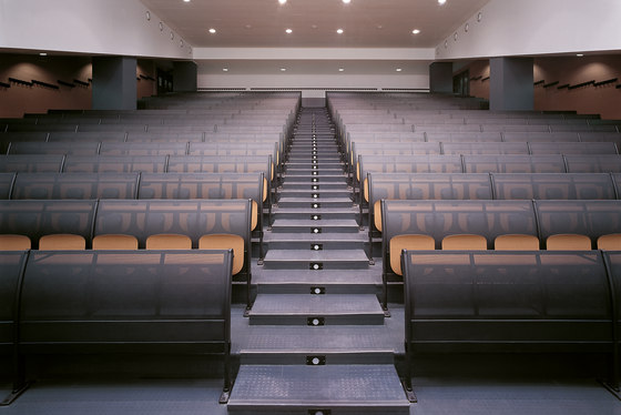 Q3000 tip-up table | Auditorium seating | Lamm